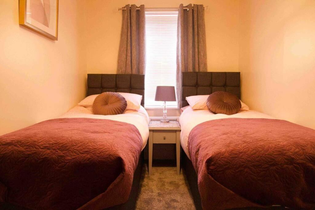 York City Centre, Recently Renovated 2 Bedroom Flat ภายนอก รูปภาพ