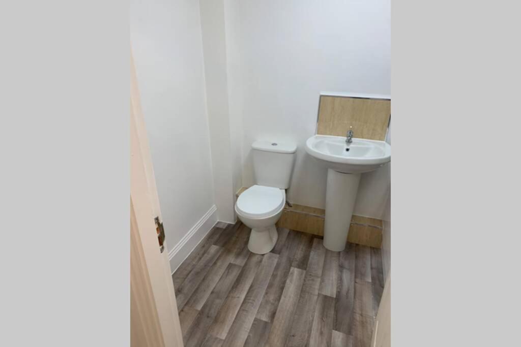 York City Centre, Recently Renovated 2 Bedroom Flat ภายนอก รูปภาพ