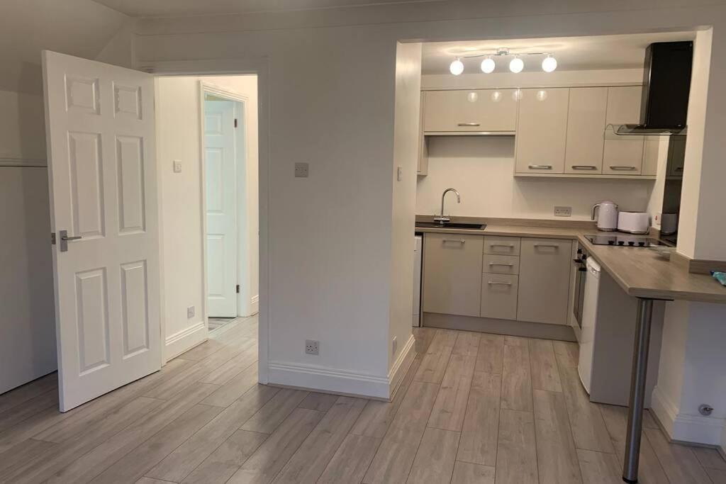 York City Centre, Recently Renovated 2 Bedroom Flat ภายนอก รูปภาพ