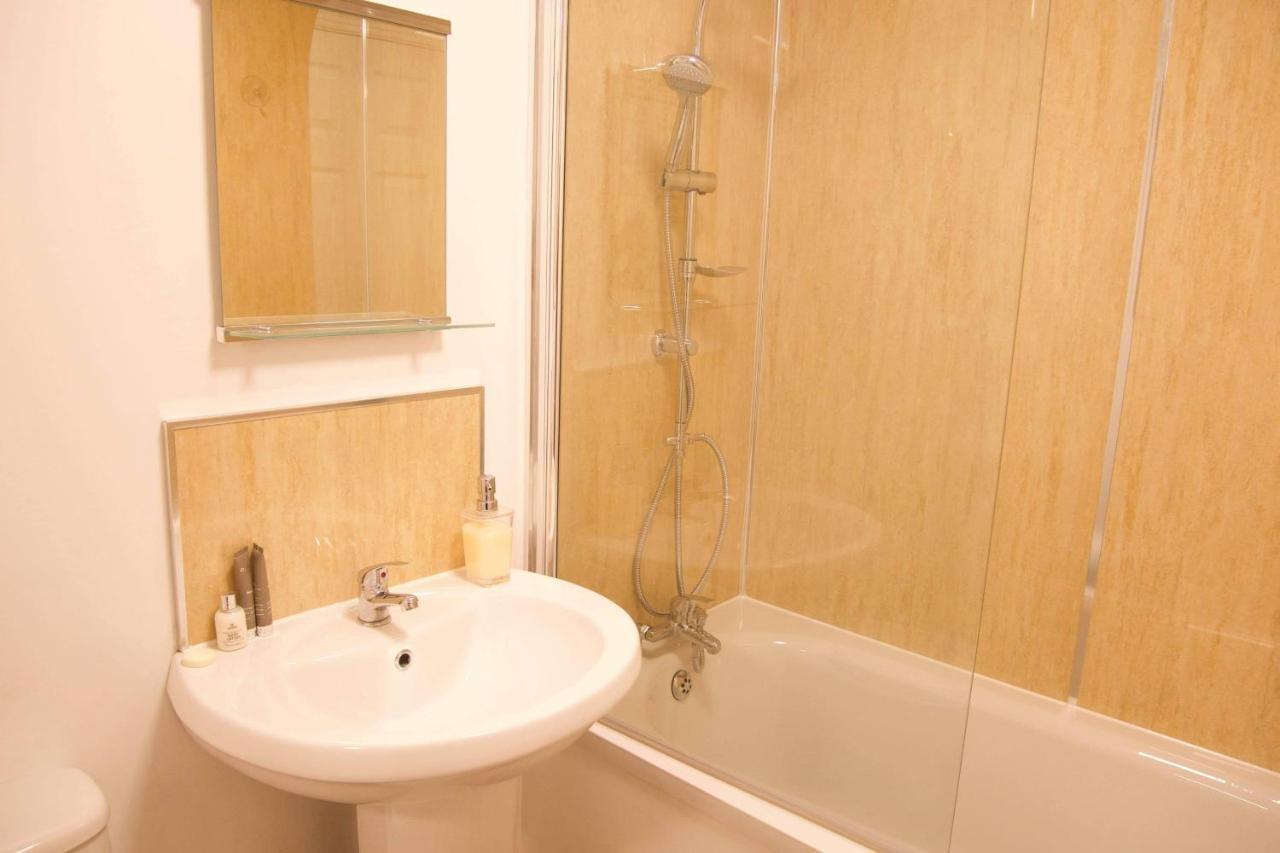 York City Centre, Recently Renovated 2 Bedroom Flat ภายนอก รูปภาพ
